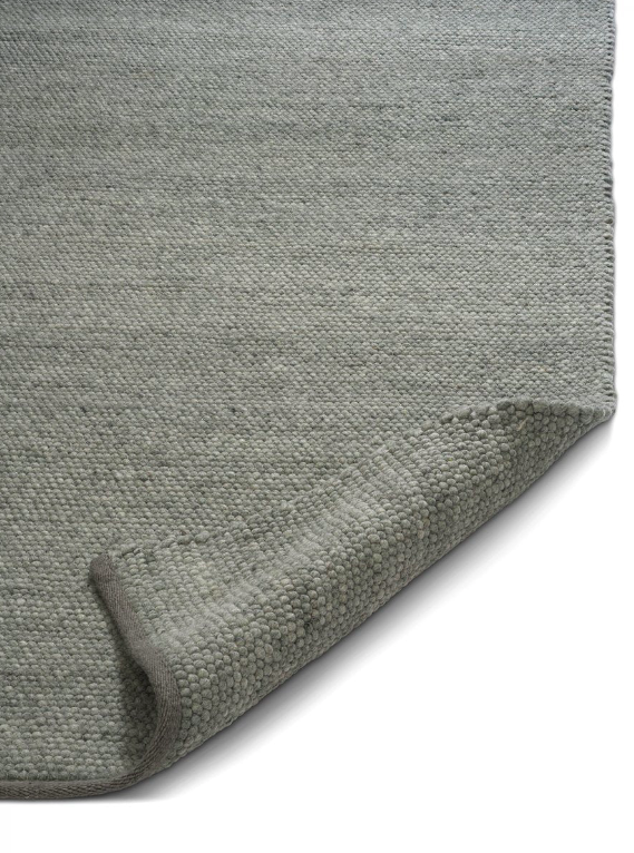 Килим Merino зеленого кольору від Classic Collection.