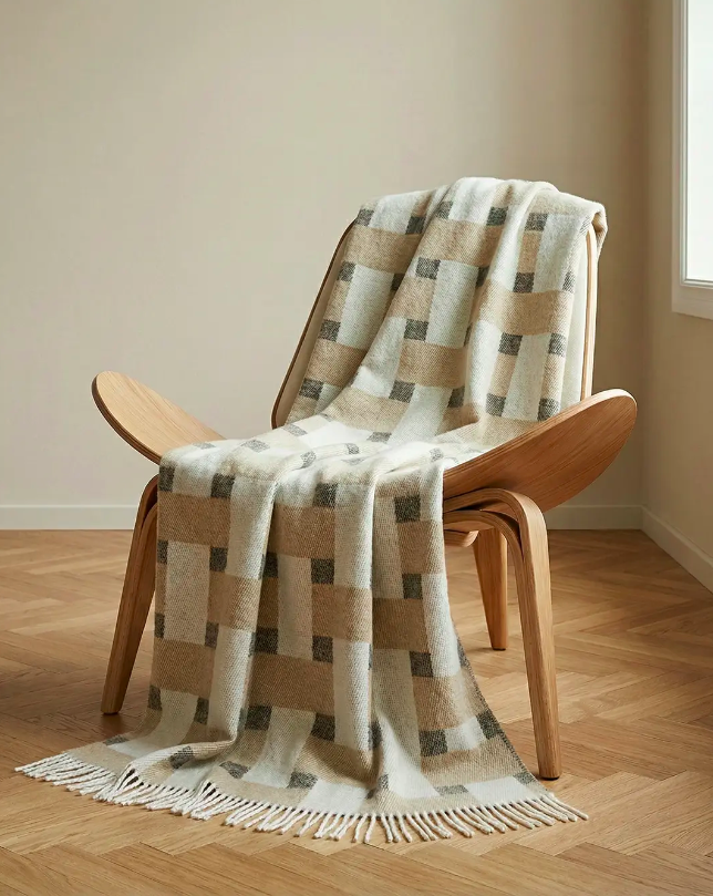 Плед Weave бежевого кольору від Classic Collection