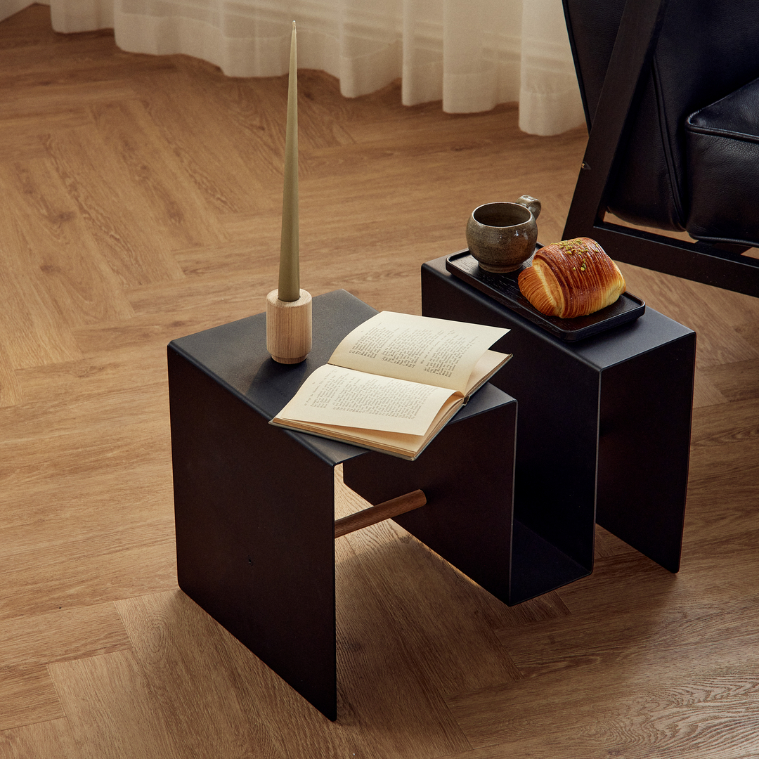 Журнальний столик Edge чорнного кольору від Andersen Furniture