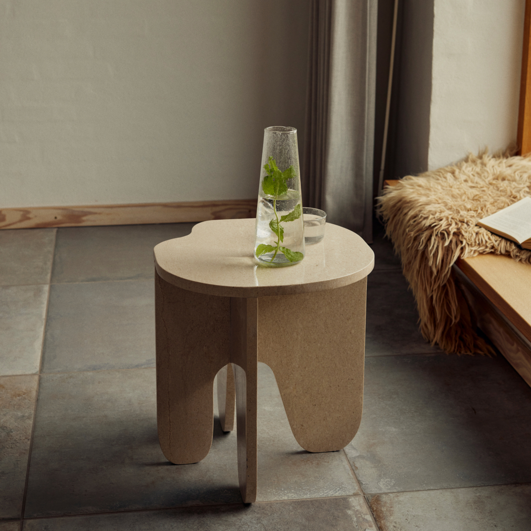 Журнальний столик Mist кремового кольору від Andersen Furniture