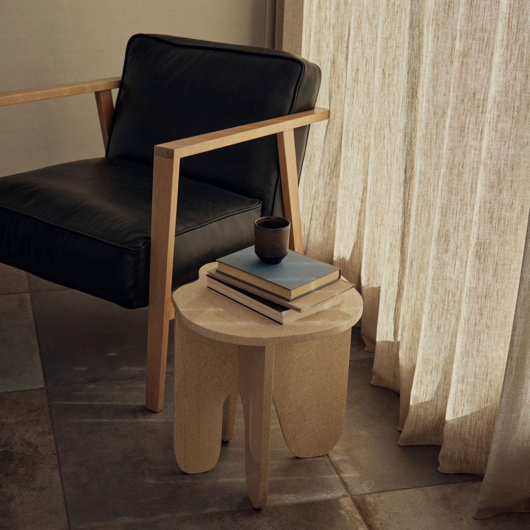 Журнальний столик Mist кремового кольору від Andersen Furniture