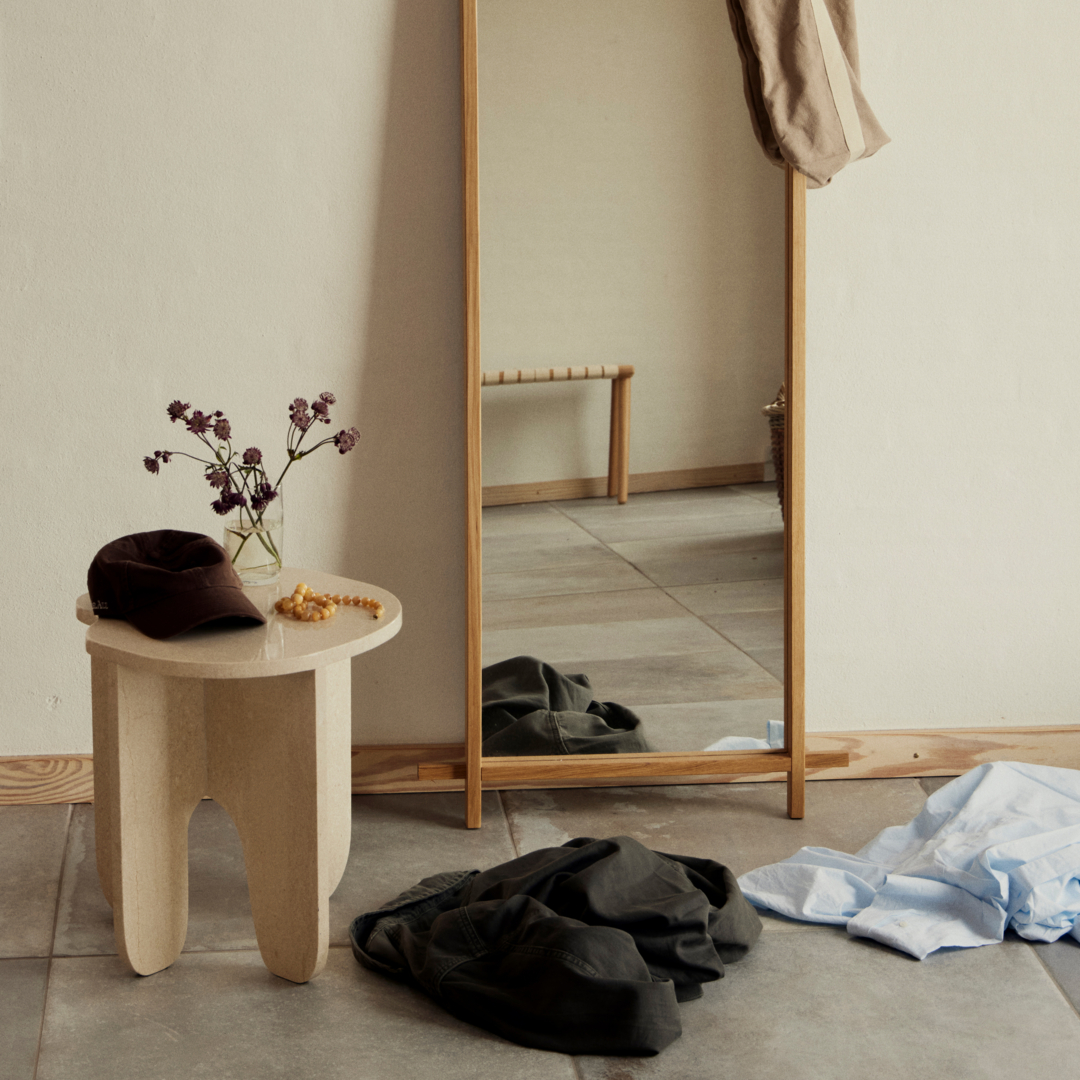 Журнальний столик Mist кремового кольору від Andersen Furniture