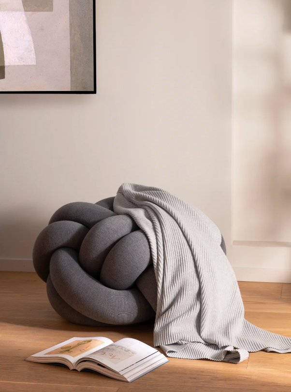 Плед Pleece світло-сірого кольору від Design House Stockholm