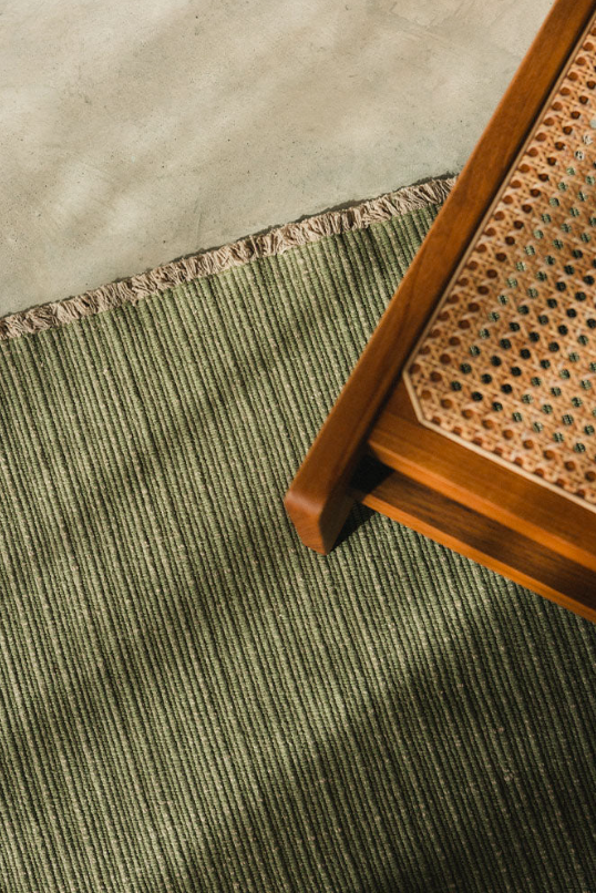 Килим Handloom зеленого кольору від Lorena Canals