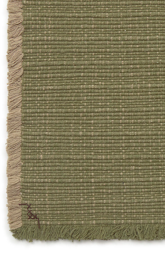 Килим Handloom зеленого кольору від Lorena Canals