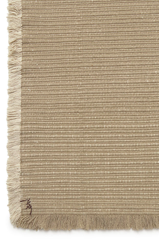 Килим Handloom бежевого кольору від Lorena Canals