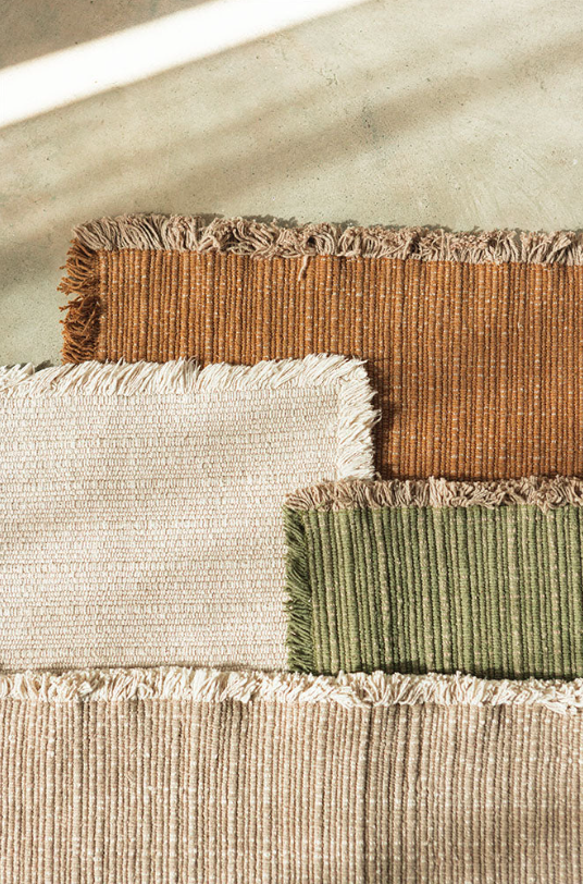 Килим Handloom бежевого кольору від Lorena Canals