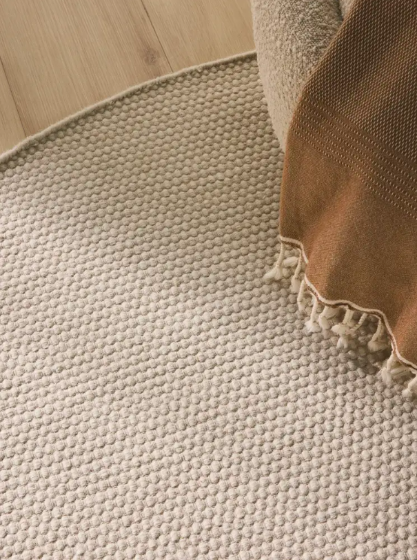 Килим круглої форми Asko білого кольору від Linie Design