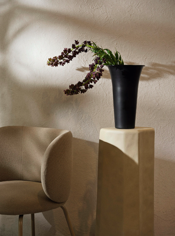 Постамент Staffa кольору слонової кістки від Ferm Living