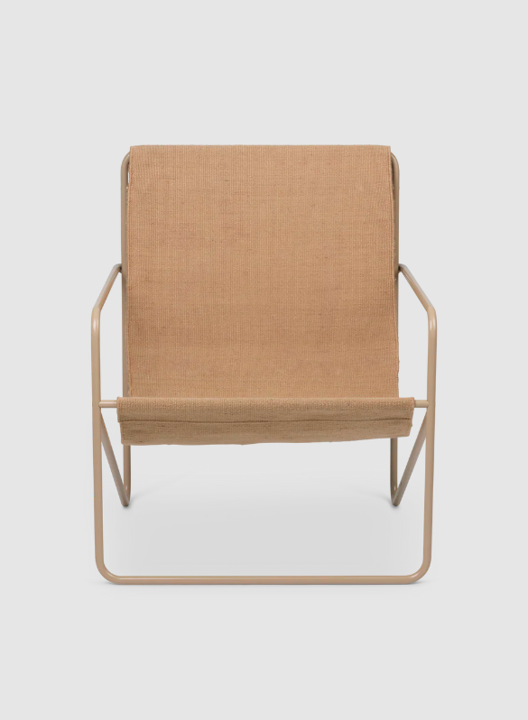 Вуличне крісло Desert Lounge пісчаного кольору від Ferm Living