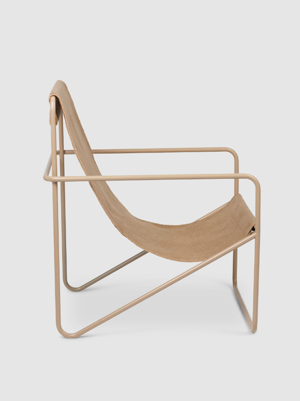 Вуличне крісло Desert Lounge пісчаного кольору від Ferm Living
