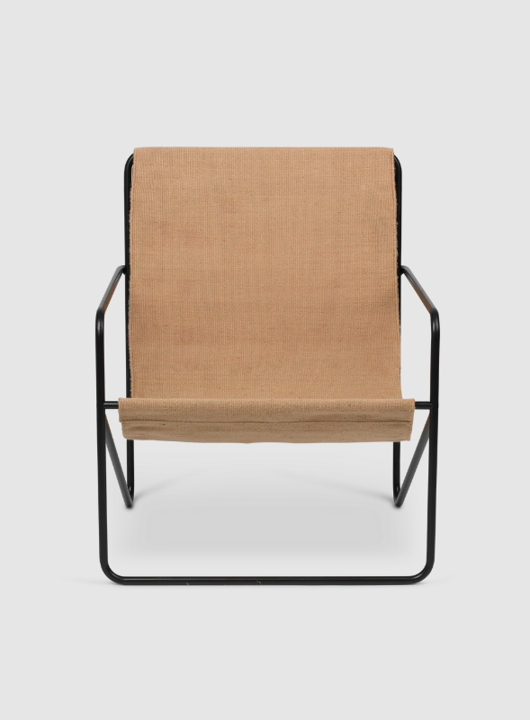 Вуличне крісло Desert Lounge пісчаного кольору від Ferm Living