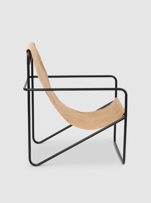 Вуличне крісло Desert Lounge пісчаного кольору від Ferm Living