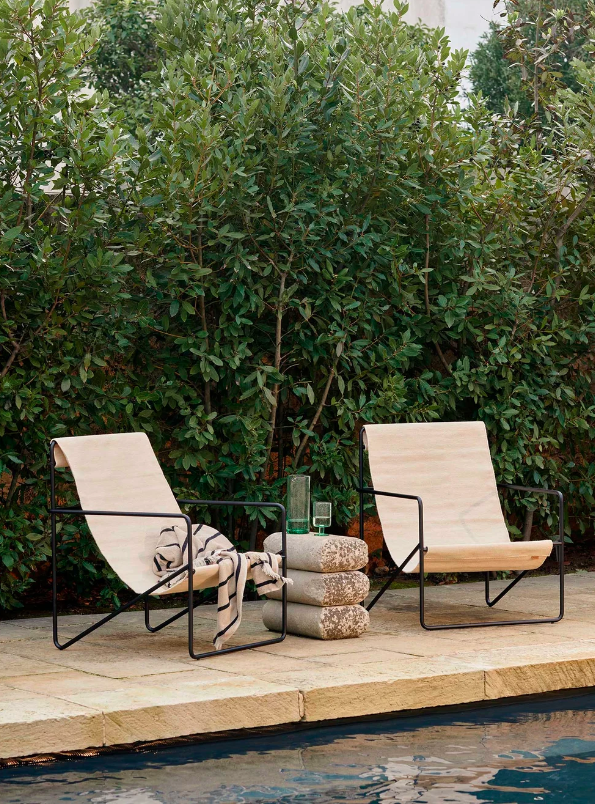 Вуличне крісло Desert Lounge білого кольору від Ferm Living