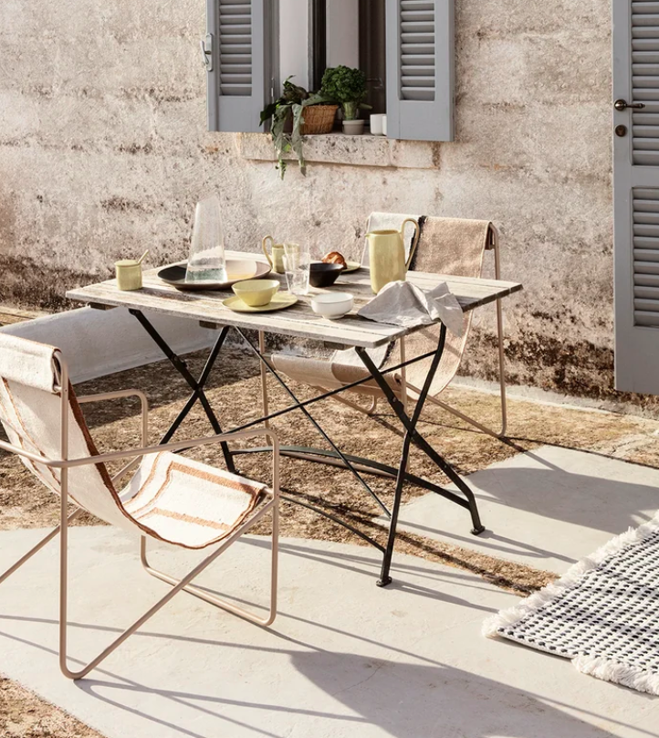 Вуличне крісло Desert Lounge Soil від Ferm Living