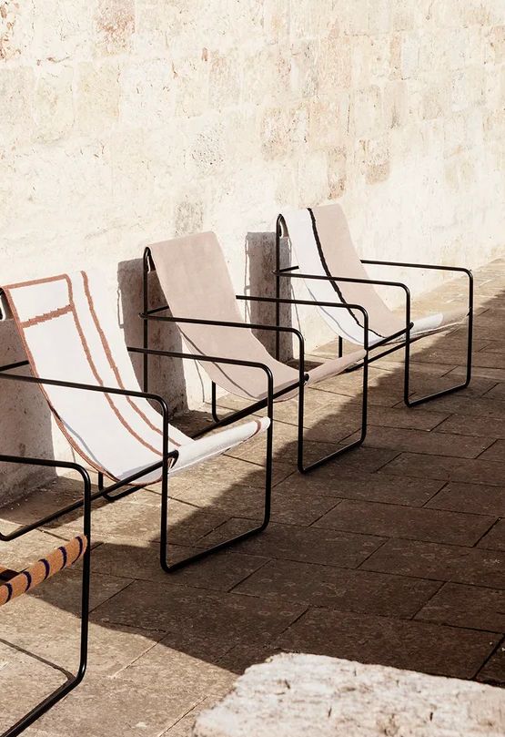 Вуличне крісло Desert Lounge Soil від Ferm Living