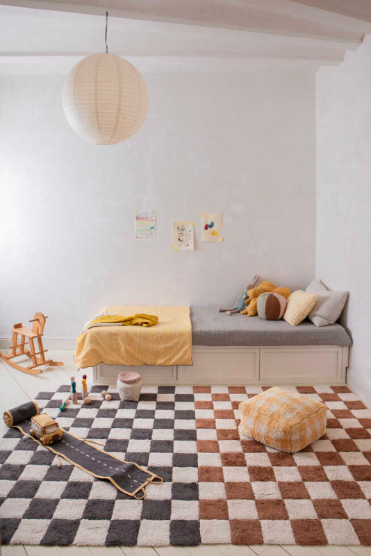 Дитячий килим Kitchen Tiles темно-сірого кольору від Lorena Canals.
