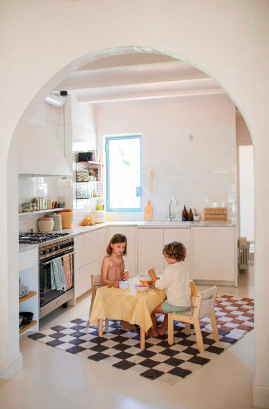 Дитячий килим Kitchen Tiles темно-сірого кольору від Lorena Canals.