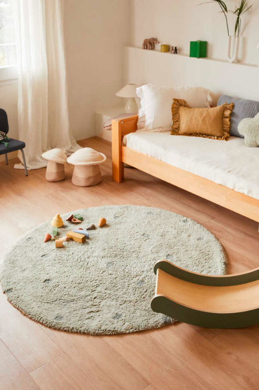 Круглий дитячий килим Round Dot від Lorena Canals