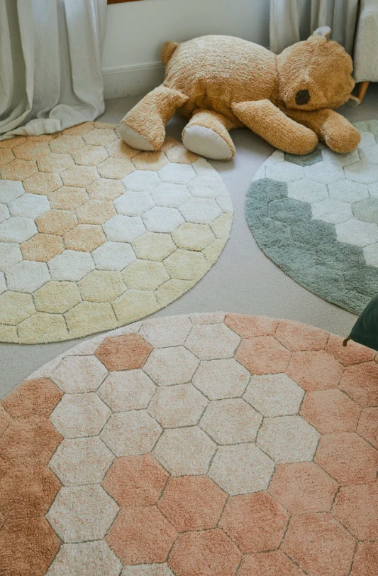 Круглий дитячий килим Honeycomb від Lorena Canals