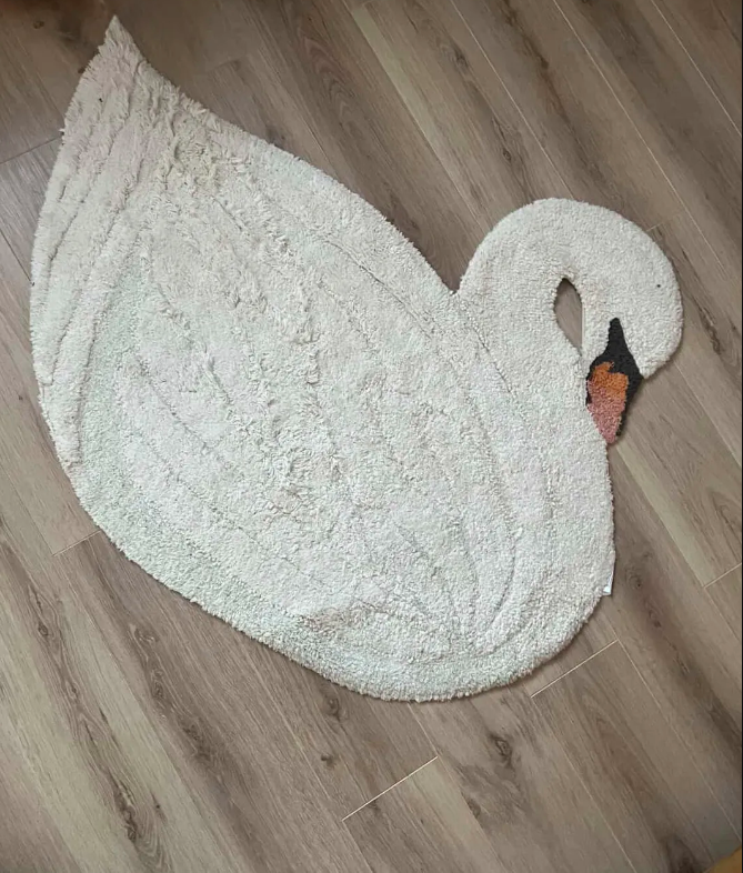 Дитячий килим Swan від Lorena Canals
